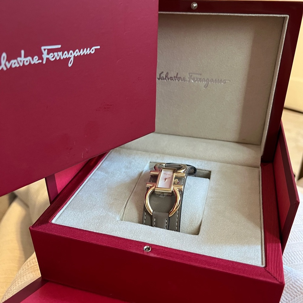Salvatore Ferragamo Gold Buckle sapphire Leather watch - Picture 2 of 15